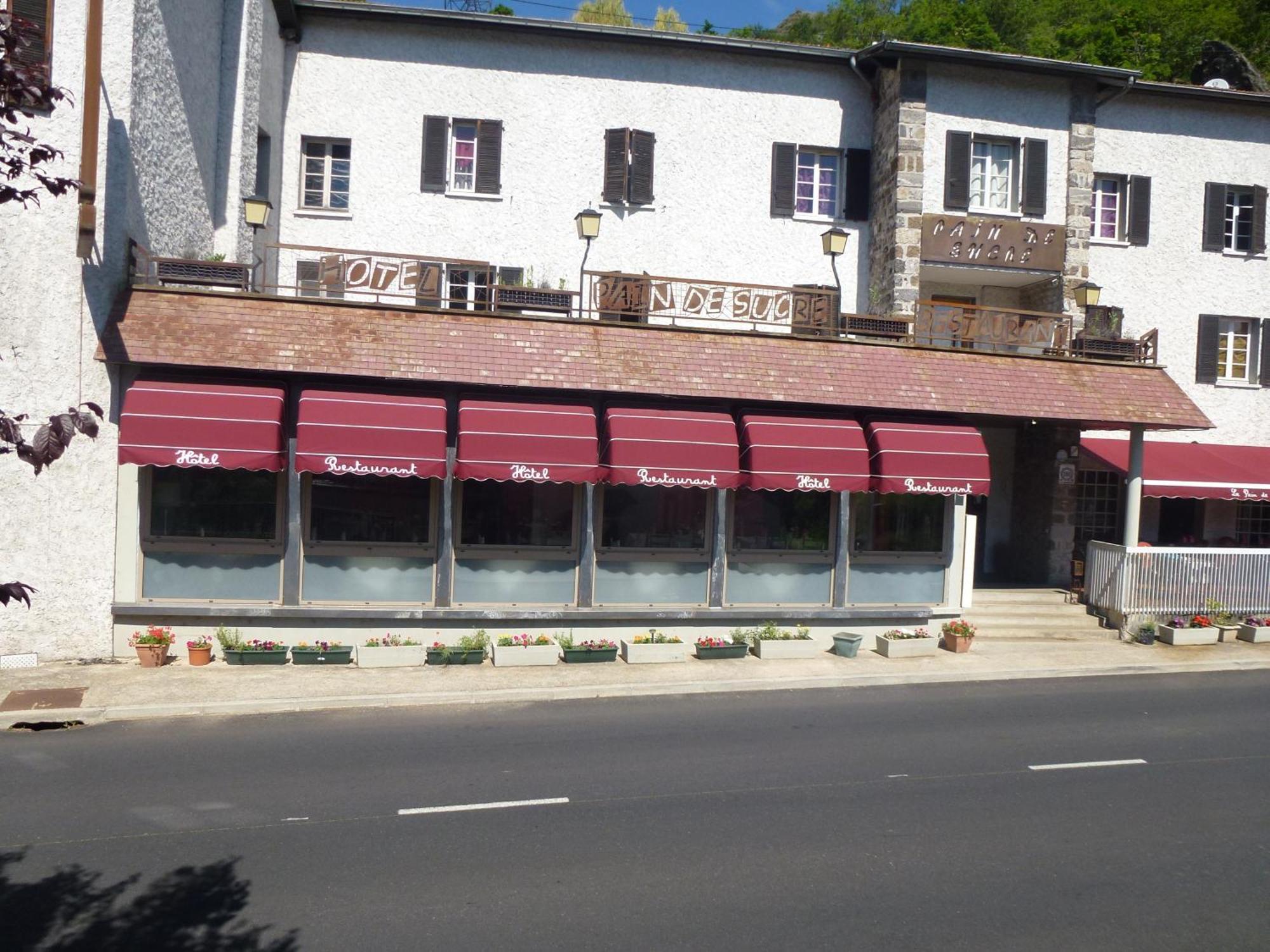 Hôtel Restaurant Le Pain de Sucre Monistrol-dʼAllier Exterior foto